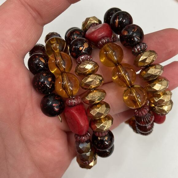 Red and gold beaded memory wire wrap bracelet - Picture 4 of 5